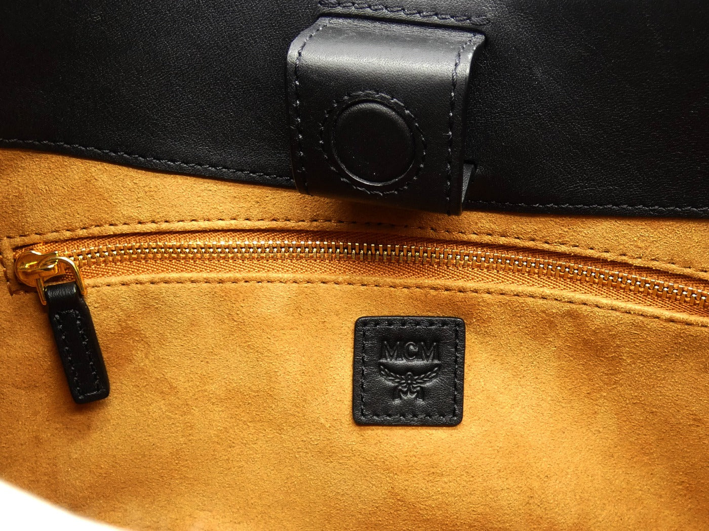 MCM Black Leather Medium Mode Travia Shoulder Bag Bag MCM