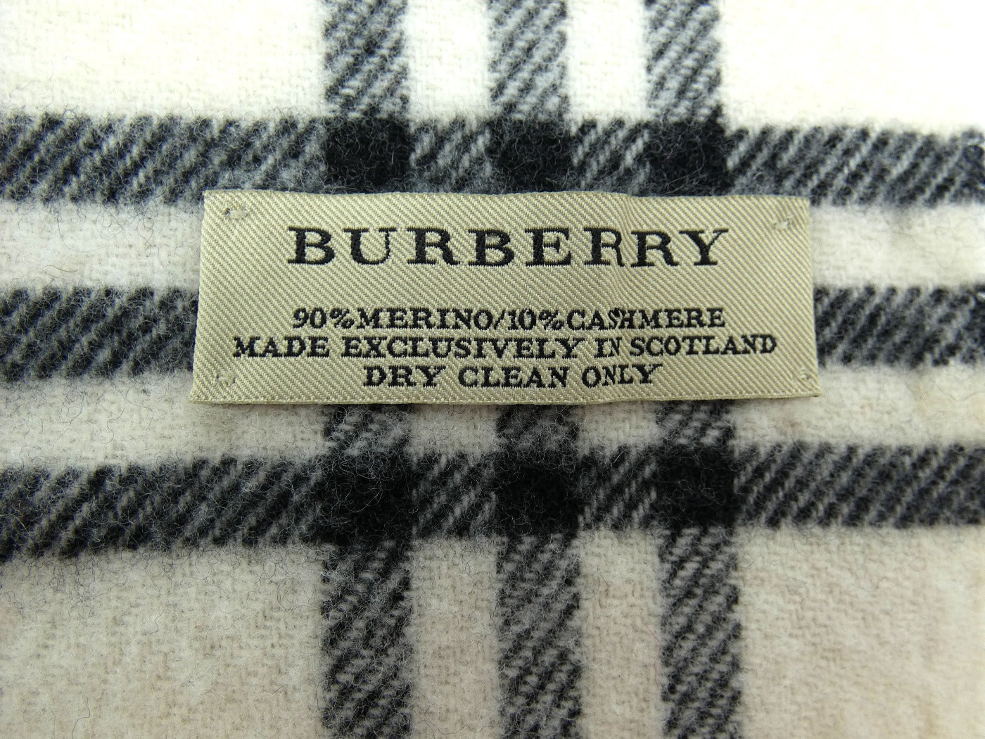 Burberry Merino Wool and Cashmere House Check Cream Scarf Occhi Azzurri