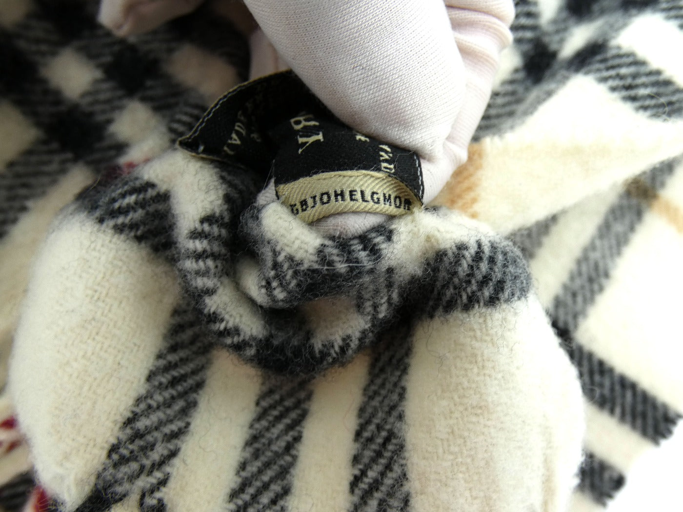 Burberry cream scarf sale