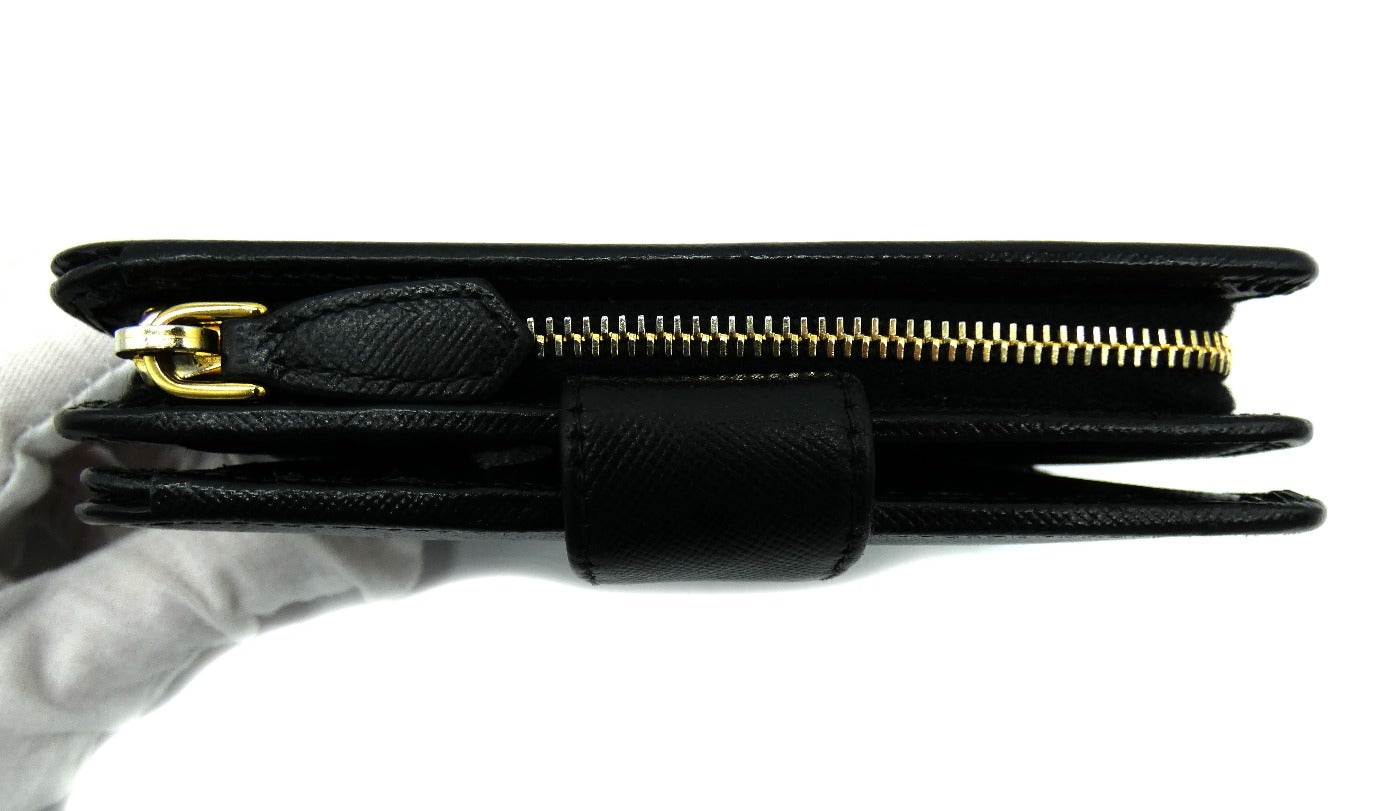 Prada saffiano deals medium wallet